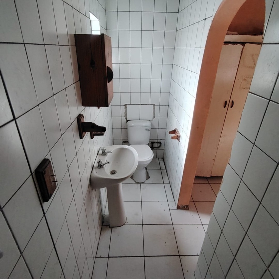 8 Bedroom Property for Sale in Amalinda Eastern Cape